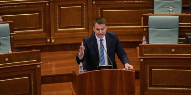 20 mijë nënshkrime e as lutjet nuk ia “thyejnë” mendjen Mujës për ta votuar tërheqjen e Trustit!