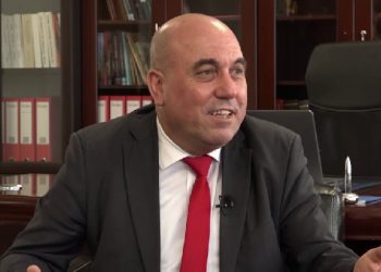 Zyberaj largohet nga detyra e drejtorit të Arkivit, ka disa fjalë për qeverinë