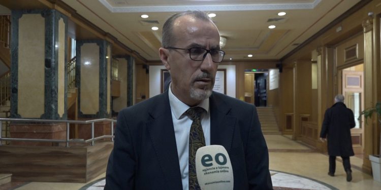Haxhiu ua “kthen mendjen”: Disa deputet të mazhorancës janë pro tërheqjes së Trustit