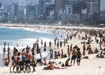 Brazili regjistron temperatura rekord të nxehtësisë, plazhet mbushen plot