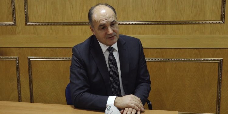 Hoxha: Kurti “demagog i madh”, bëri përpjekje t’i ikë dialogut me çështje teknike