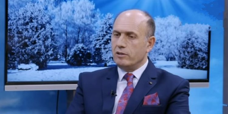 Vdekja e pacientit, Bajraktari kundërshton drejtorin: Mjeku bëri gjënë e duhur duke kryer operacionin