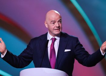 Presidenti i FIFA-s: Emri i Peles meriton të gdhendet kudo në botë