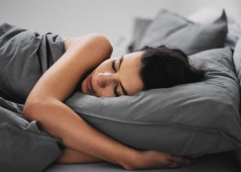 Disa rutina që ju ndihmojnë të keni gjumë