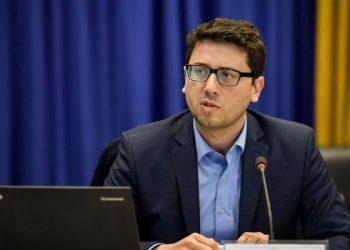 Murati propozon që qytetarëve t’u falen nga 100 euro nga tatimi në pronë, opozita e kundërshton