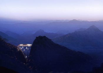 Wow, luks dhe adrenalinë, ky është hoteli i ri që të lë të varur mbi greminë