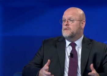 Ambasadori i SHBA-së: Askush nuk mundet dhe nuk guxojë ta mohojë masakren e Reçakut