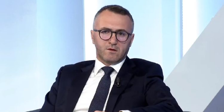 Zulfaj: Në vitin 1999 Vuçiqi ishte i saksionuar për mbështetjen e regjimit të Millosheviqit