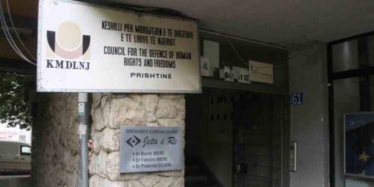 KMDLNJ: Ku janë reagimet që një autobus me kosovar u gjuajt me gurë në Serbi?!