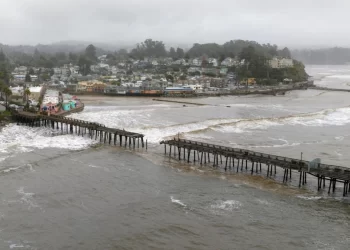 Stuhi e fuqishme në Kaliforni, evaukohen mijëra banorë!
