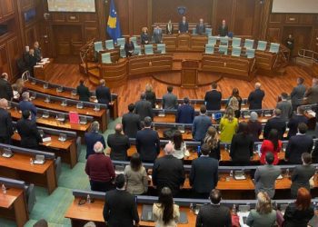 Deputetët me një minutë heshtje nderojnë akademinken Edi Shukriut