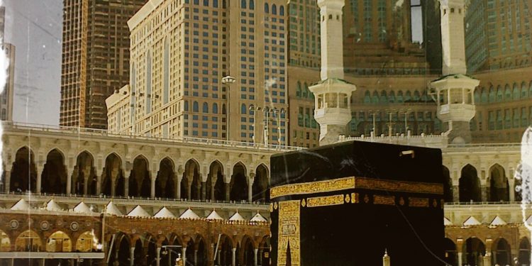 Arabia Saudite heq kufizimet e pandemisë për Haxhin 2023