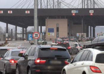 Pritje deri në 2 orë në pikat kufitare në Merdare dhe te Dheu i Bardhë