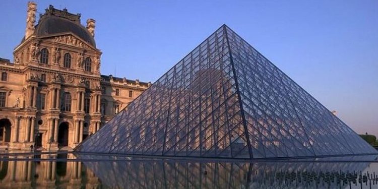 Muzeu i Luvrit i gatshëm t’a kufizoi numrin e vizitorëve, kjo është arsyeja