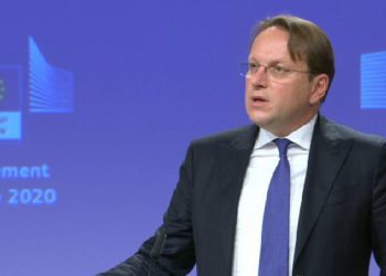 Oliver Varhelyi: Jam i shokuar me sulmin e sotëm në Shtërpcë