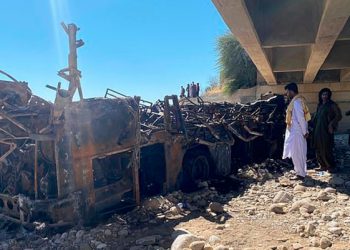 Pakistani në zi, mbi 50 të vdekur në 2 aksidente