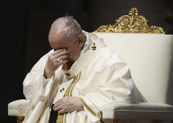 Për herë të parë një papë varroset nga pasardhësi i tij