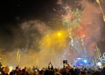 Prishtina feston ndërrimin e motmoteve, me fishek zjarre ndriqohet qielli