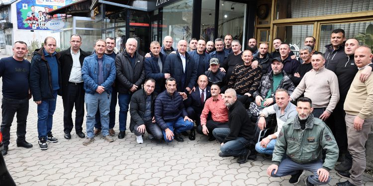 Haradinaj pas takimit me bashkëluftëtarët: Po ndihem sikur në ditët e lavdisë