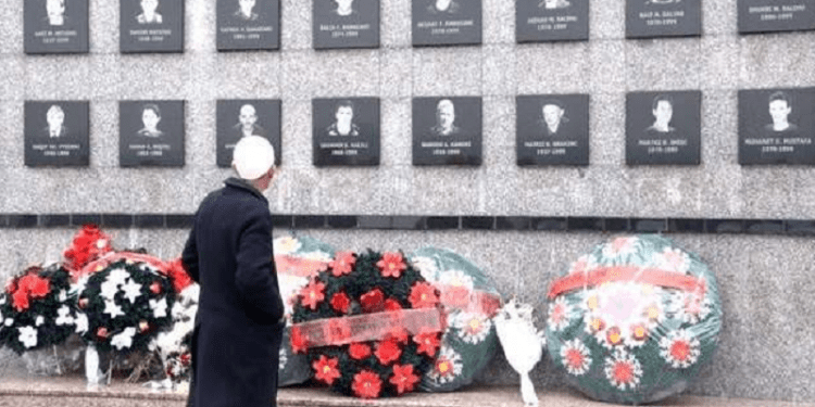 Rrëfehet Benjamini nga Reçaku: Nuk kam mundur ta tejkaloj dhimbjen për babin e motrën