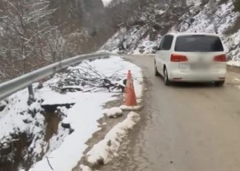 Rugovë, rruga e dëmtuar lihet pas dore, turistët nuk frekuntojnë këtë pjesë
