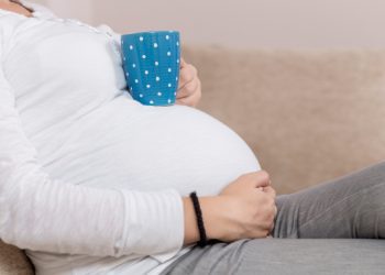 Shtatzëna thoni “JO” kafesë dhe çajit, ja pse!