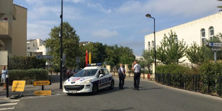 Sulm me thika në Paris, 3 persona të vdekur e 3 të plagosur