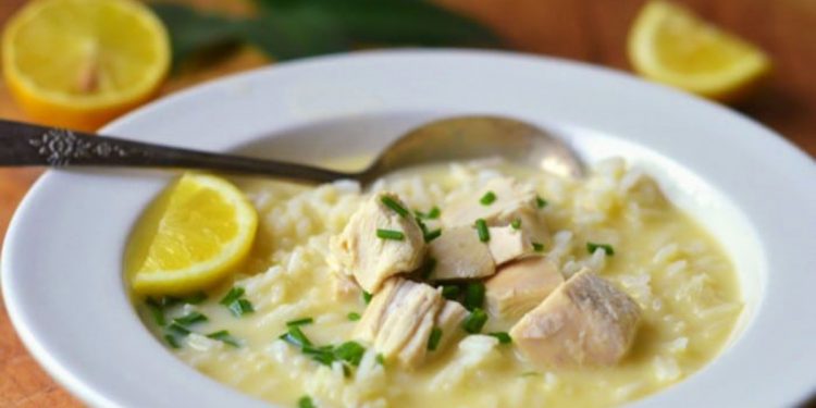 Supë me pulë dhe kokos