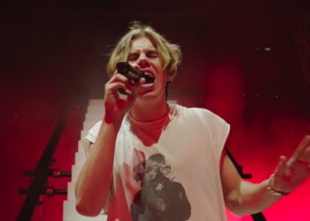 The Kid Laroi në këngën e re “Love again” shpreson të gjejë përsëri dashurinë