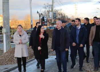 Dëmet materiale të krijuara nga vërshimet temë diskutimi në mes Osmanit e kryetarit të Klinës