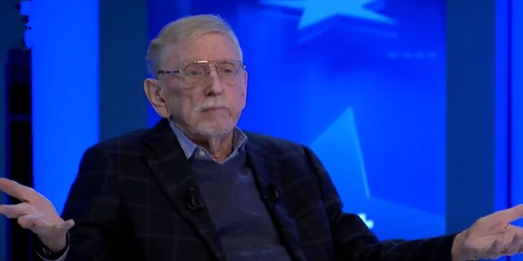 Walker: Mbajtja në paraburgim nga Gjykata Speciale e krerëve të UÇK-së është qesharake