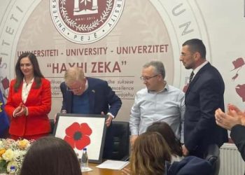 Simboli i lulëkuqes i dhurohet William Walker