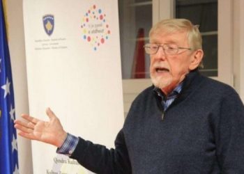  Walker: Librin për Reçakun po provoj ta përfundoj para se të shkoj në botën tjetër