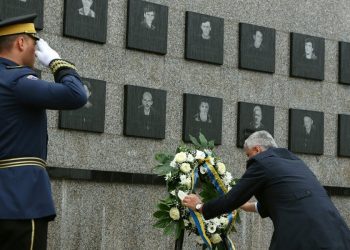 Zyrtarë të BE-së kujtojnë masakrën e Reçakut