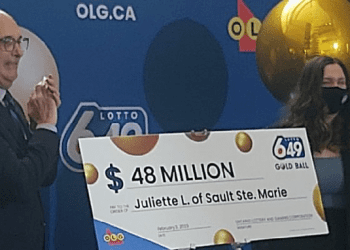 Këtij po që i thonë fat, hera e parë që luajti adoleshentja kanadeze fiton 48 milionë dollarë