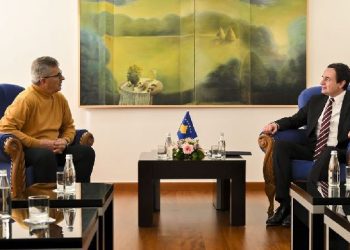 Kurti përgëzon ekipin e Shoqatës së Kosovës për Kërkim Shpëtim pas operimit të tyre në Turqi