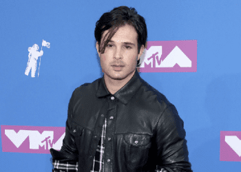 Vdes aktori i njohur, Cody Longo