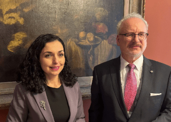 Dialogu me Serbinë, siguria në Kosovë e rajon temë në takimin e Osmanit dhe Levitsit