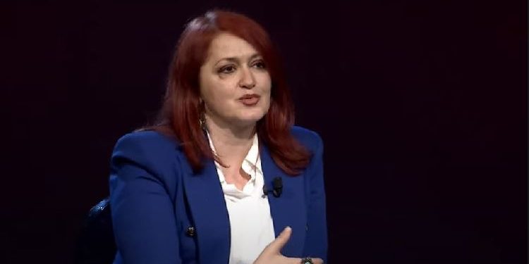 Eliza Hoxha: Thaçi për mua është figura e liderit suprem të Kosovës