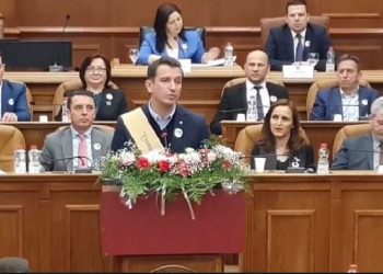 15 vjetori i Pavarësisë, Erion Veliaj shpallet qytetar nderi i Prizrenit