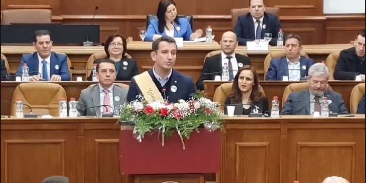 15 vjetori i Pavarësisë, Erion Veliaj shpallet qytetar nderi i Prizrenit