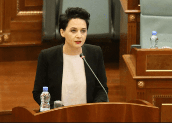 Pacolli lavdëron Kurtin: Kryeministri detyroi Serbinë të na njohë pasaportat