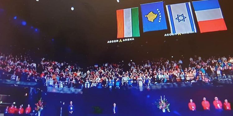 Çeku uron Distrian: Flamuri ynë përsëri i pari