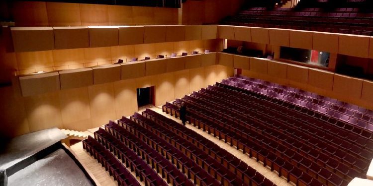 Në këtë vit gratë shqiptare luajtën për herë të parë në teatër