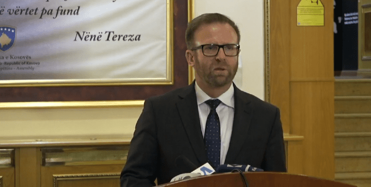 Abazi: Prokuroria duhet të marrë në pyetje Kurtin e Haxhiun për zhdukjen e mostrave të Deharit