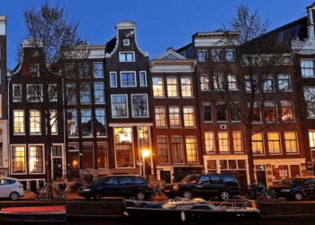 Ndërtesat në Holandë në shumicën e tyre nuk kanë perde, pse janë aq “misterioze”