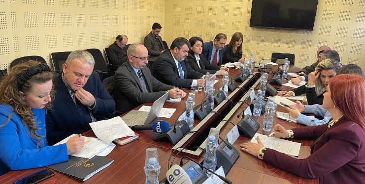 Qelaj: Ligji për Mbrojtjen nga Diskriminimi nuk po zbatohet aspak