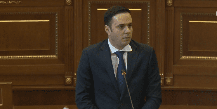 Abdixhiku: Kurti e ka kthyer dialogun në “betejë politike”