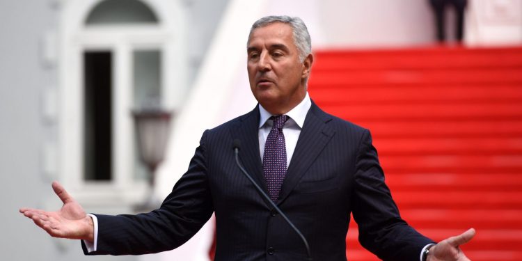 Milo Gjukanoviq nuk dorëzohet kandidohet për herë të 2-të president të Malit të Zi