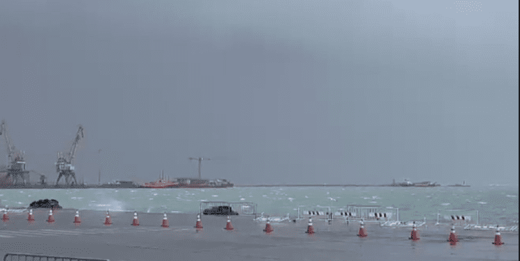 Moti i ligë, anulohen lundrimet mes Durrësit dhe Barit të Italisë